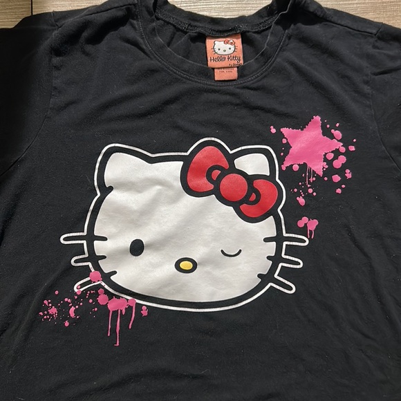 Hello Kitty T-Shirt - Picture 2 of 3